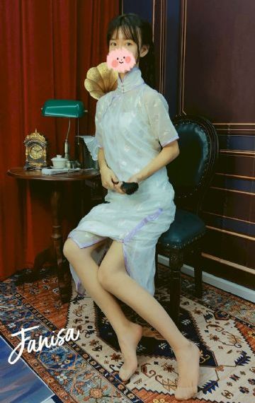 女装大佬图片大下半身_蓝光在线播放观看